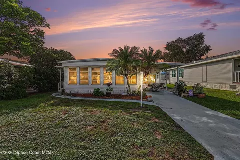 734 Lark Dr, Micco, FL 32976