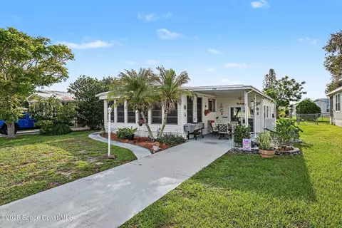 734 Lark Dr, Micco, FL 32976