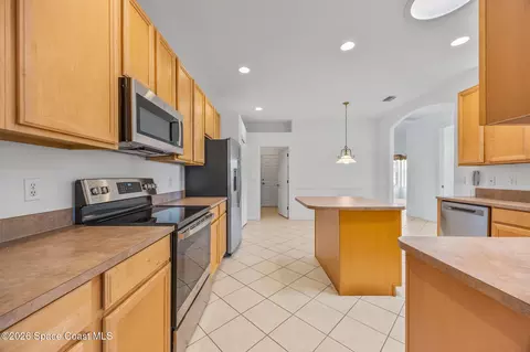 Kitchen - 435 Haley Ct, Melbourne, FL 32940 photo 2 of 5