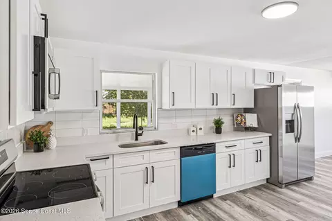 Kitchen - 903 Jefferson Rd, Rockledge, FL 32955 photo 2 of 2