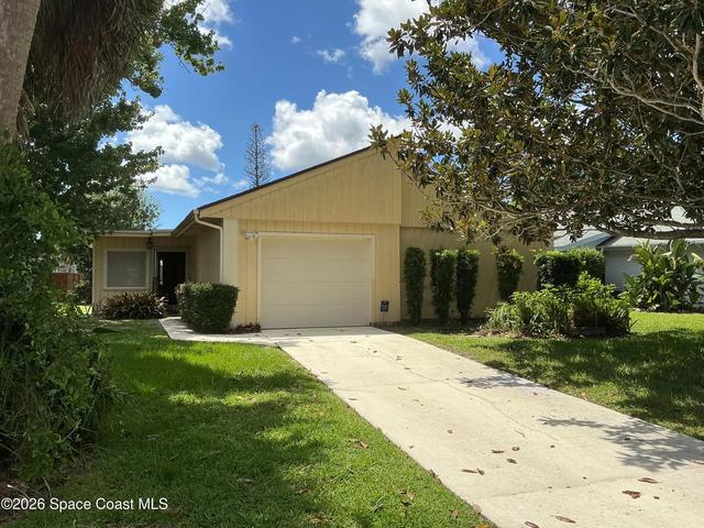 153 Woodside Dr, Melbourne, FL 32940