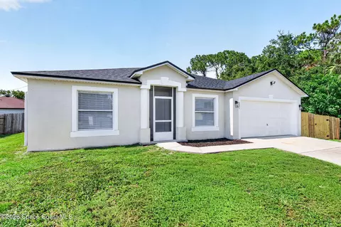 711 Avalon St SE, Palm Bay, FL 32909