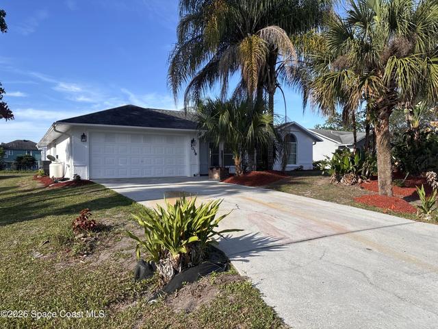 1038 Lynbrook St NW, Palm Bay, FL 32907