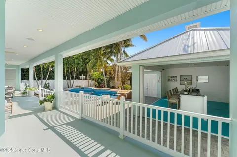 Exterior - 133 Windemere Pl, Melbourne Beach, FL 32951 photo 4 of 13