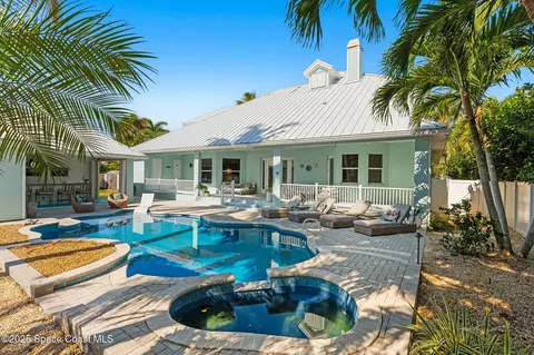 Exterior - 133 Windemere Pl, Melbourne Beach, FL 32951 photo 8 of 13