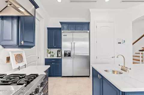 Kitchen - 133 Windemere Pl, Melbourne Beach, FL 32951 photo 2 of 5