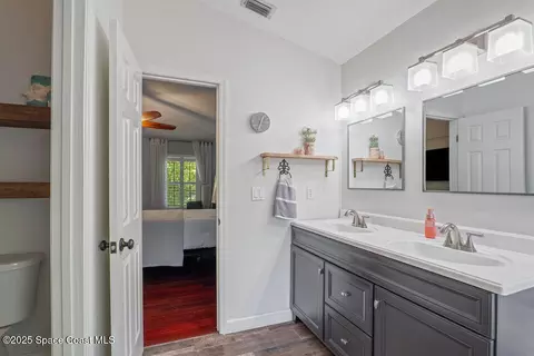 Bath - 4357 Ligustrum Dr, Melbourne, FL 32934 photo 2 of 6