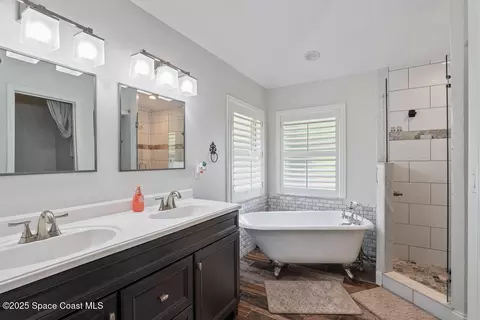 Bath - 4357 Ligustrum Dr, Melbourne, FL 32934 photo 3 of 6