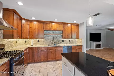 Kitchen - 4357 Ligustrum Dr, Melbourne, FL 32934 photo 4 of 4