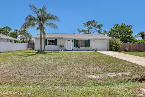 858 Carnival Rd SE, Palm Bay, FL 32909