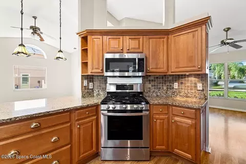 Kitchen - 2550 Red Maple Pl, Melbourne, FL 32935 photo 3 of 5