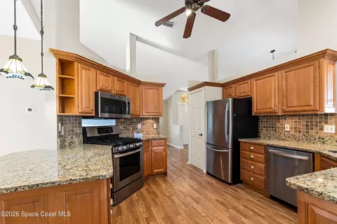 Kitchen - 2550 Red Maple Pl, Melbourne, FL 32935 photo 2 of 5