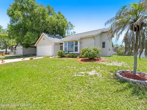 648 Munich St NW, Palm Bay, FL 32907