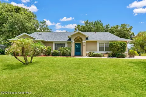 721 Hyannie St NE, Palm Bay, FL 32907