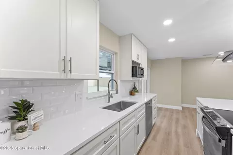Kitchen - 3660 Longbow Rd, Cocoa, FL 32926 photo 5 of 6