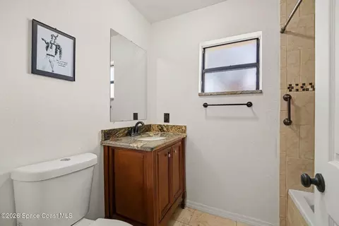 Bath - 2203 Flower Tree Cir, Melbourne, FL 32935 photo 2 of 4