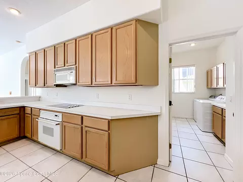 Kitchen - 269 Carmel Dr, Melbourne, FL 32940 photo 6 of 11