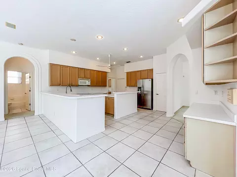 Kitchen - 269 Carmel Dr, Melbourne, FL 32940 photo 11 of 11