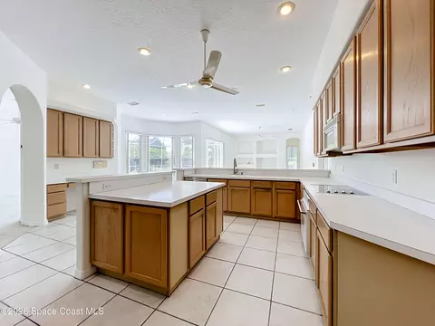 Kitchen - 269 Carmel Dr, Melbourne, FL 32940 photo 7 of 11