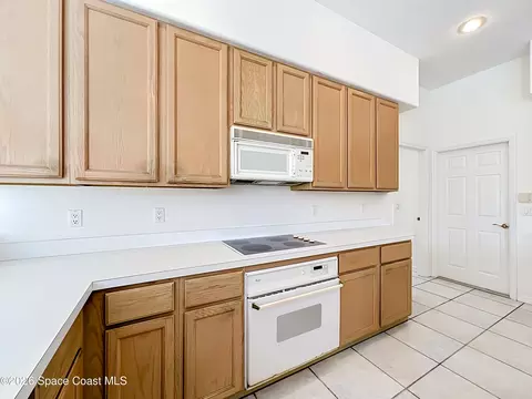 Kitchen - 269 Carmel Dr, Melbourne, FL 32940 photo 5 of 11