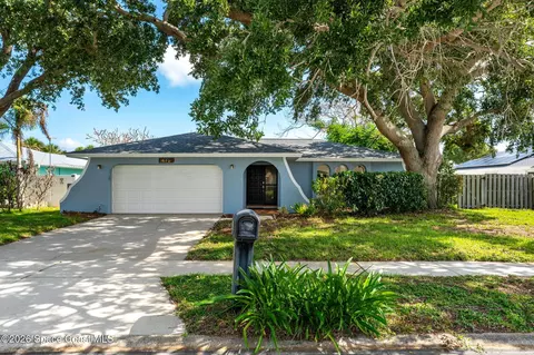 475 E Amherst Cir, Satellite Beach, FL 32937