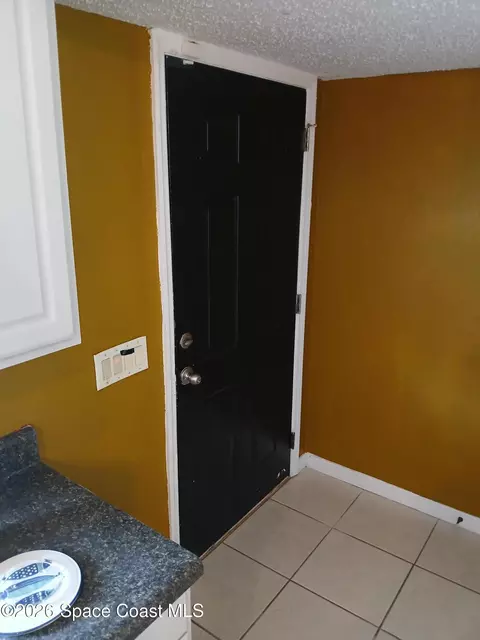 Entry Way - 110 Lagoon Ave, Melbourne, FL 32901 photo 4 of 5