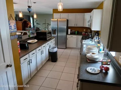 Kitchen - 110 Lagoon Ave, Melbourne, FL 32901 photo 4 of 6