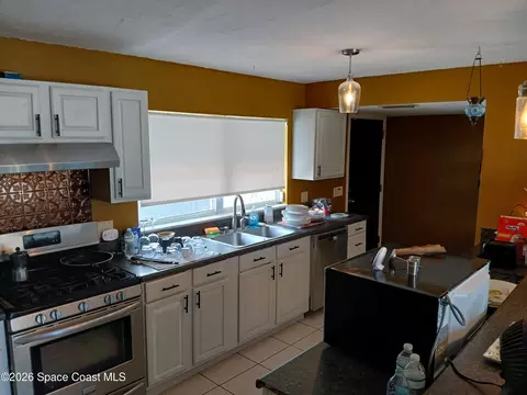 Kitchen - 110 Lagoon Ave, Melbourne, FL 32901 photo 3 of 6