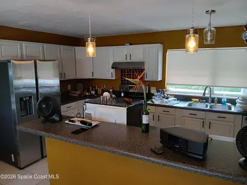 Kitchen - 110 Lagoon Ave, Melbourne, FL 32901 photo 2 of 6