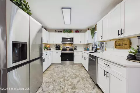 667 Antigua St NE, Palm Bay, FL 32907