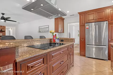 Kitchen - 664 Manor Pl, Melbourne, FL 32904 photo 4 of 5