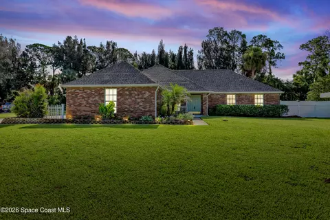 Exterior - 664 Manor Pl, Melbourne, FL 32904 photo 2 of 12