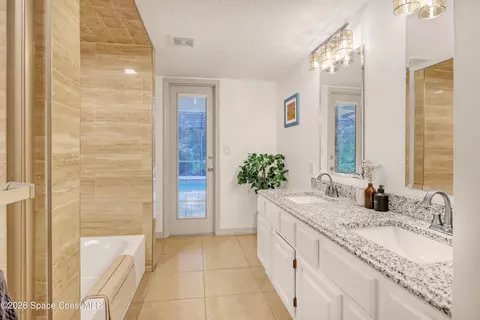 Bath - 664 Manor Pl, Melbourne, FL 32904 photo 4 of 8