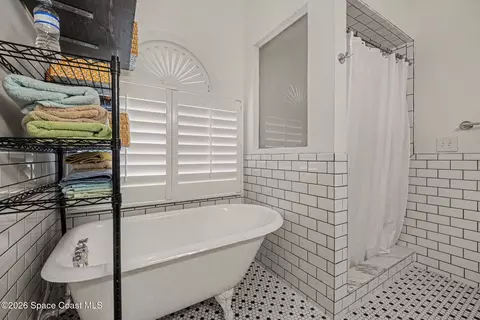 Bath - 927 Jamestown Dr, Rockledge, FL 32955 photo 2 of 3