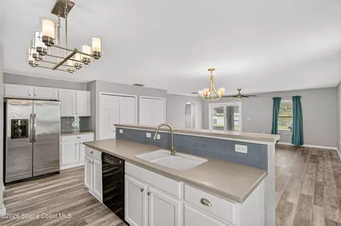 Kitchen - 3114 Burdock Ave, Melbourne, FL 32904 photo 4 of 5