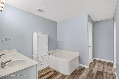 Bath - 3114 Burdock Ave, Melbourne, FL 32904 photo 5 of 8