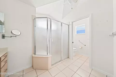 Bath - 1051 Fieldstone Dr, Melbourne, FL 32940 photo 2 of 3