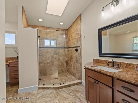 Bath - 820 Kerry Downs Cir, Melbourne, FL 32940 photo 1 of 7
