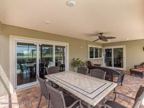 Exterior - 820 Kerry Downs Cir, Melbourne, FL 32940 photo 3 of 7