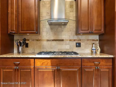 Kitchen - 820 Kerry Downs Cir, Melbourne, FL 32940 photo 3 of 7