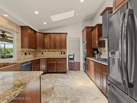 Kitchen - 820 Kerry Downs Cir, Melbourne, FL 32940 photo 5 of 7
