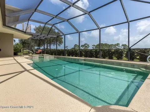 Exterior - 820 Kerry Downs Cir, Melbourne, FL 32940 photo 4 of 7
