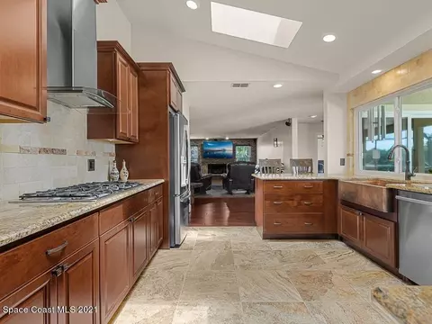 Kitchen - 820 Kerry Downs Cir, Melbourne, FL 32940 photo 4 of 7