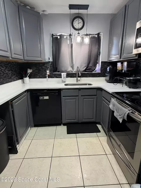 190 Abalone Rd NW, Palm Bay, FL 32907