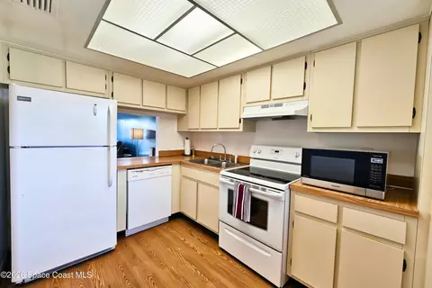 Kitchen - 3001 Thrush Dr #224, Melbourne, FL 32935 photo 1 of 3