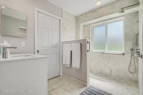Bath - 1649 Independence Ave, Melbourne, FL 32940 photo 2 of 3