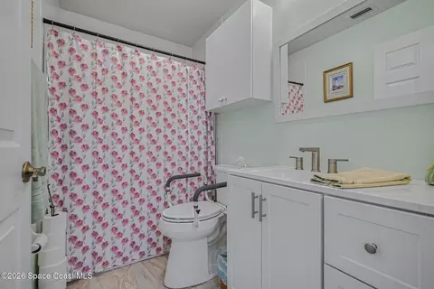 Bath - 1649 Independence Ave, Melbourne, FL 32940 photo 3 of 3