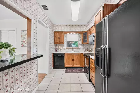Kitchen - 1944 Harlock Rd, Melbourne, FL 32934 photo 3 of 4