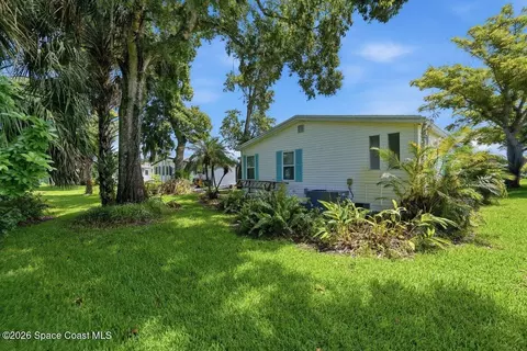 304 Portside Ln, Edgewater, FL 32141 photo 4