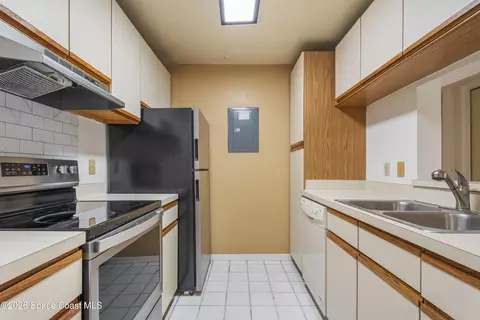 Kitchen - 7667 N Wickham Rd #813, Melbourne, FL 32940 photo 3 of 4